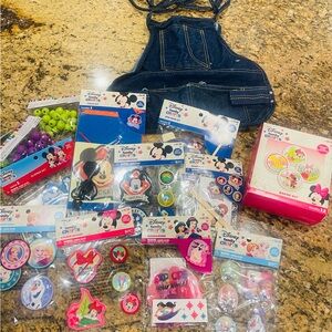 Disney Family Crafts Badge Kit with Pink and Green